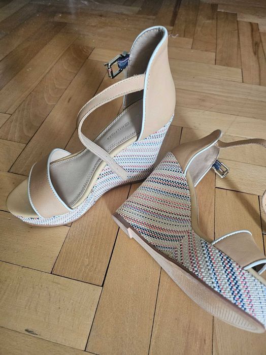 Нови кожени платформи на Tommy hilfiger НАМАЛЕНИ!!