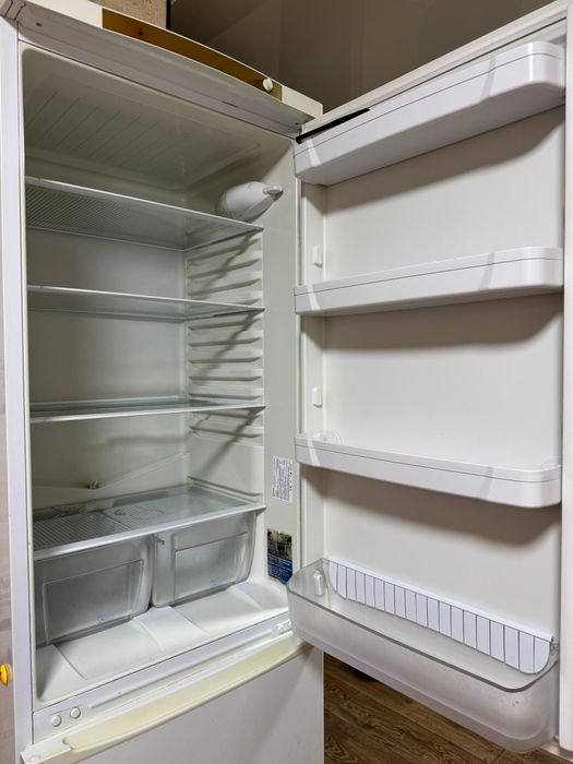 Холодильник indesit