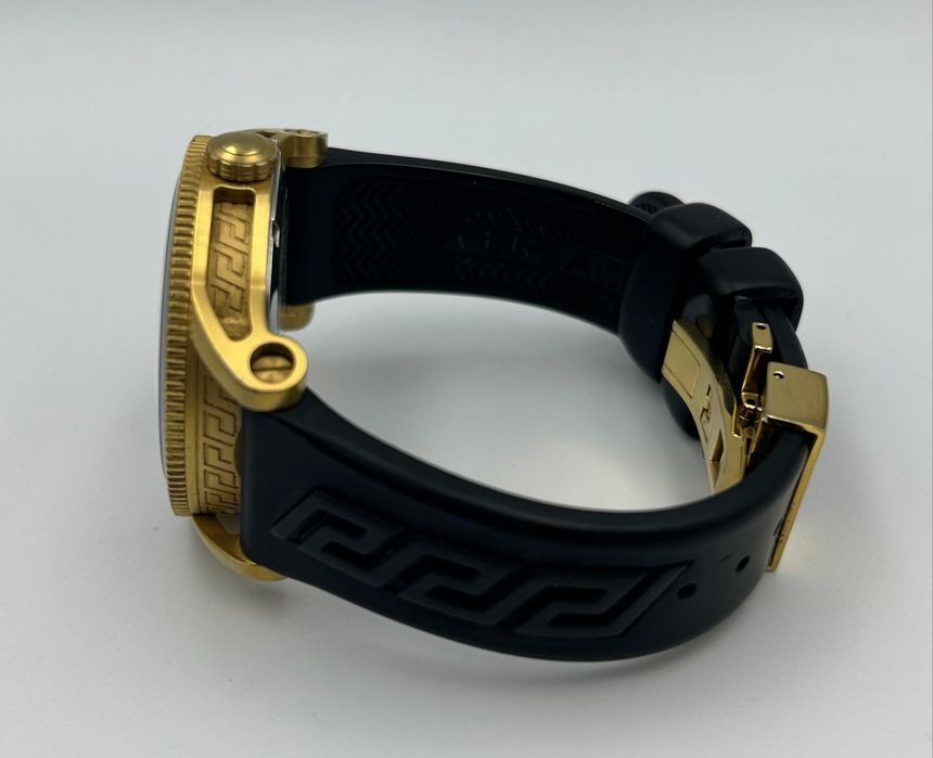 Amanet F28: Ceas Versace V-Palazzo VE2V