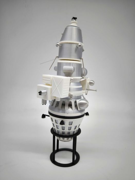 Луна-10, спутник Луны