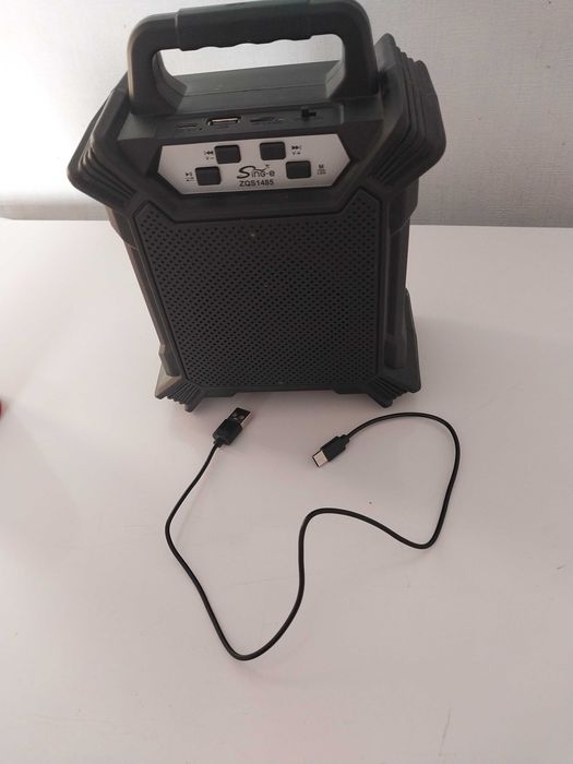 Продаю 2 колонки,наушник на айфон