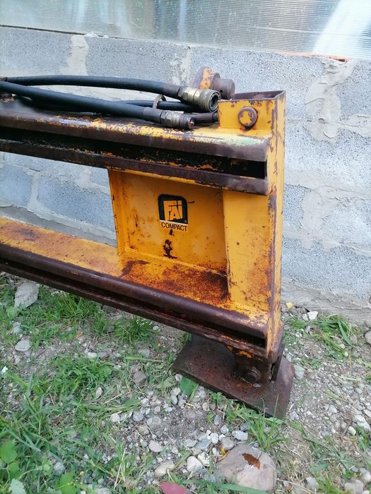 Brat miniescavator bobcat tractor marca FAI
