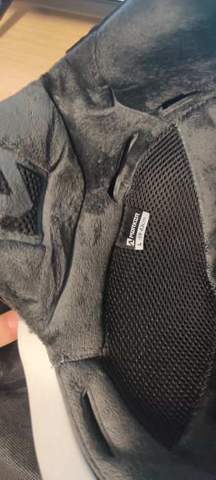 Ски каска marker