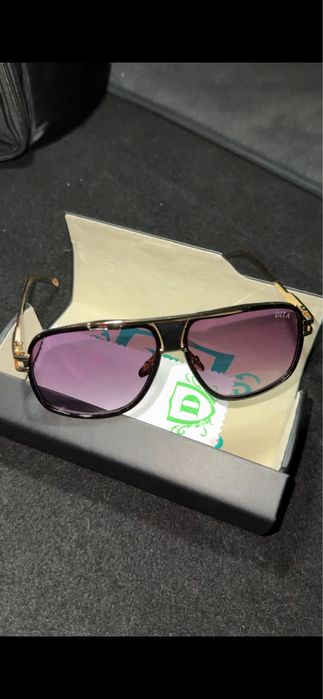 Ochelari dita.