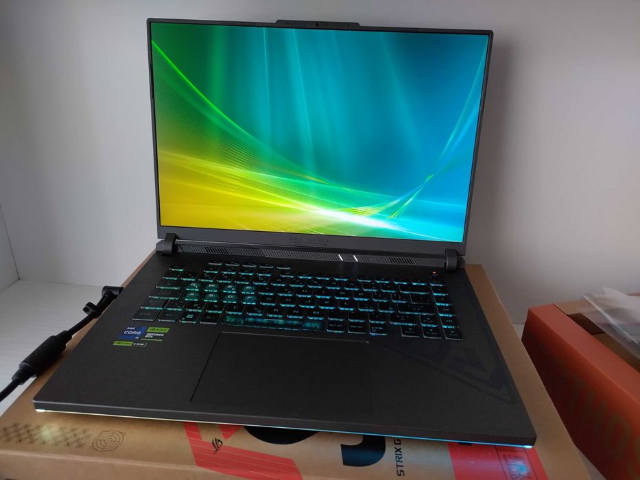 ASUS ROG Strix G16 - RTX 4080 / i9-13980HX / 32GB / 3TB / 240Hz Nebula