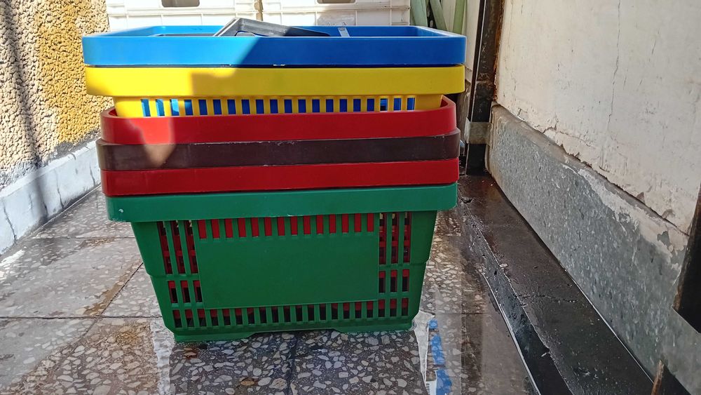 Пластмасови кошници за магазин с дръжки