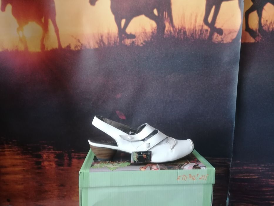 Super pantofi-sandala damă!