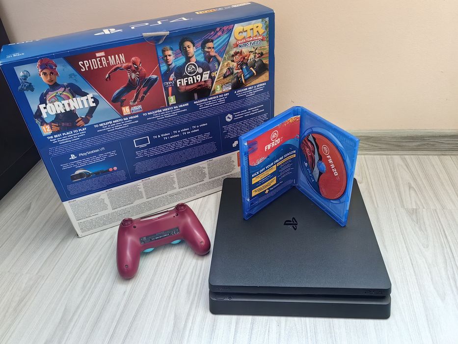 Продавам PS4 Slim (Playstation 4 Slim) + 1бр. контролер и игра подарък