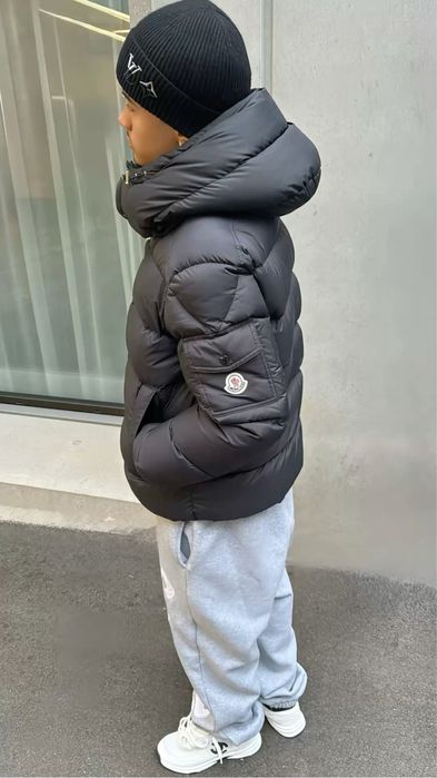 Срочно продам куртку Moncler