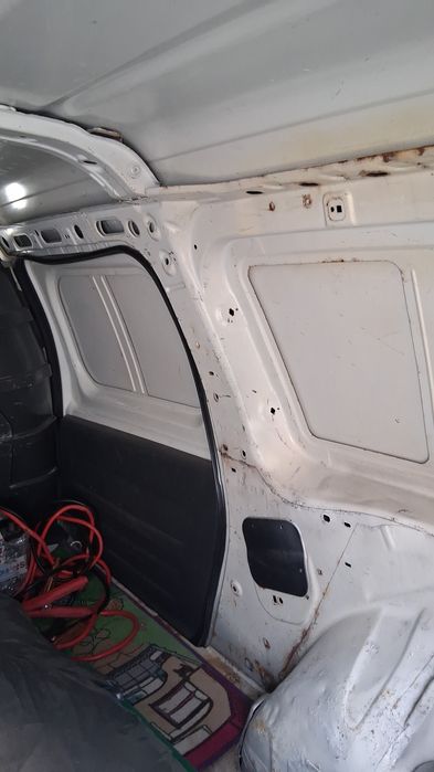 Vând Dacia mcv 1.4 benzina ,încă 2 luni nr rosii valabile