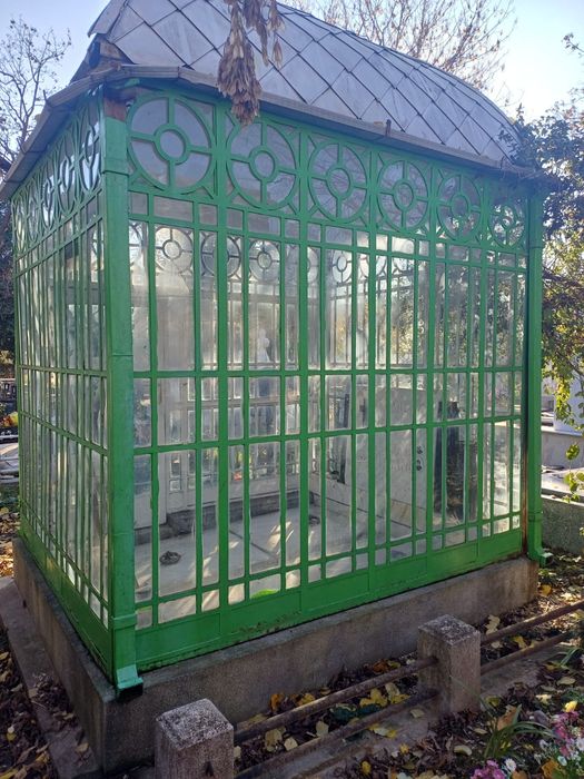 Loc de veci cu 6 locuri capace marmură  în cimitiru reînvierea