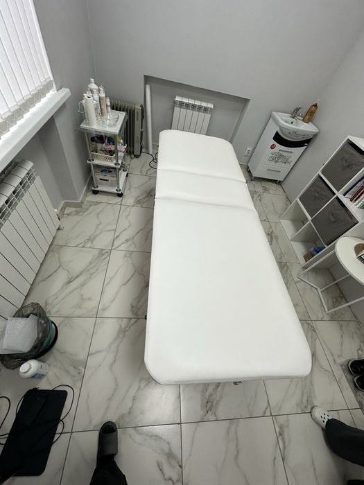 Продам Кушетку белого цвета