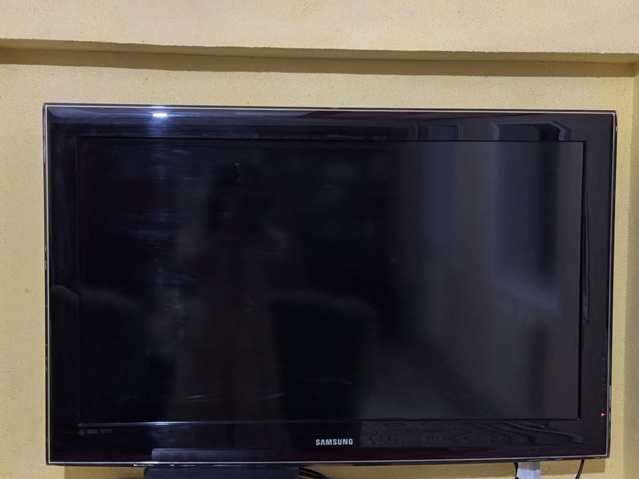 Телевизор в хорошем состояние