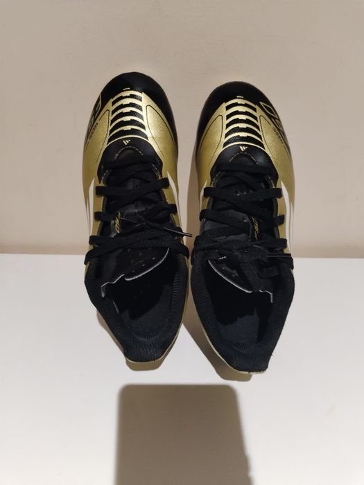 Crampoane , ghete de fotbal