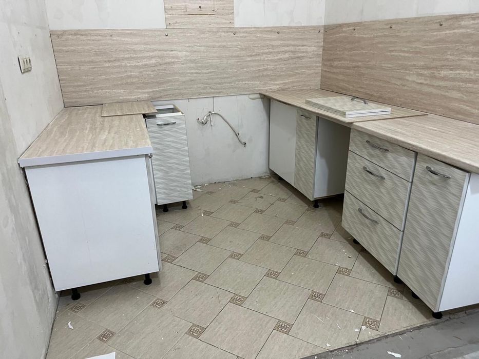 Продам кухонную гарнитуру.
