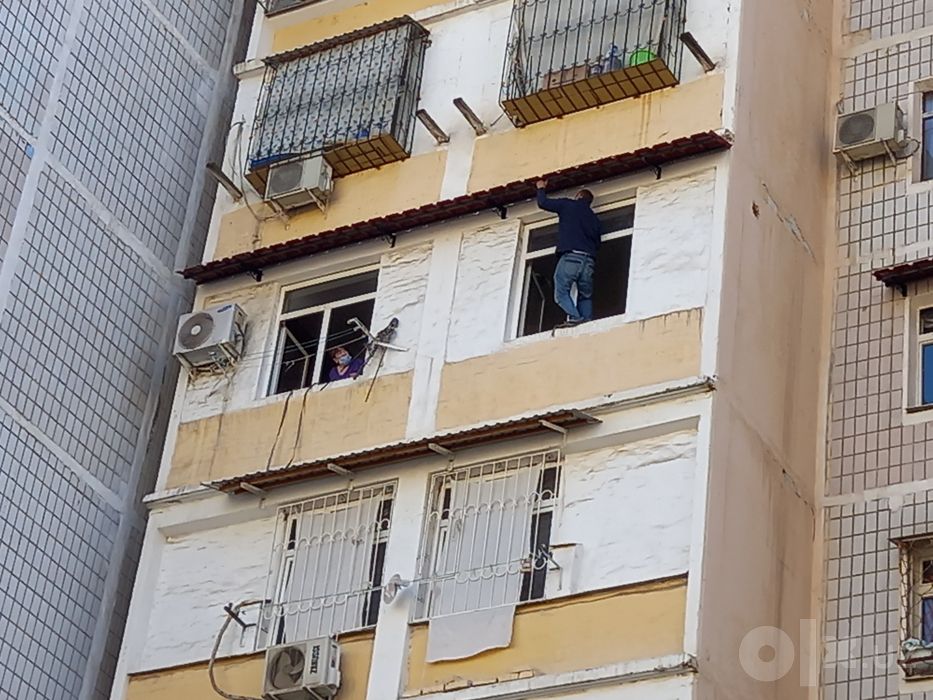 Установка  Козырьки над окнами