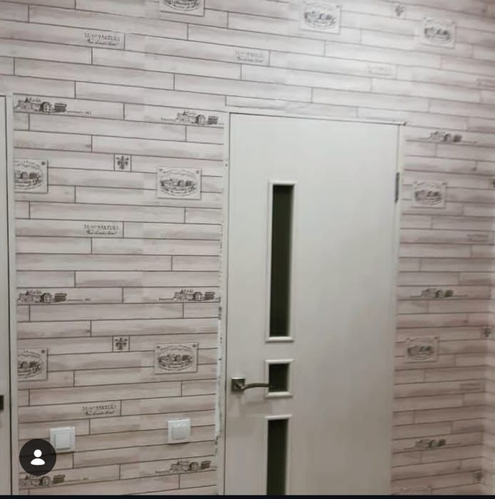 Поклейка обоев, поклейка галтелей .