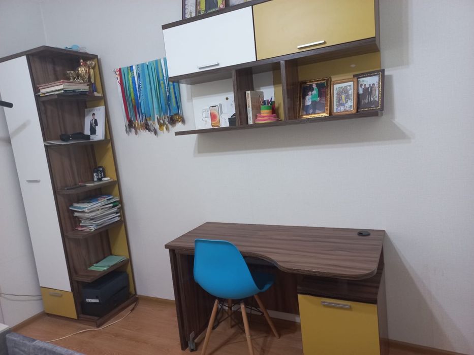 Продам стол для школьника