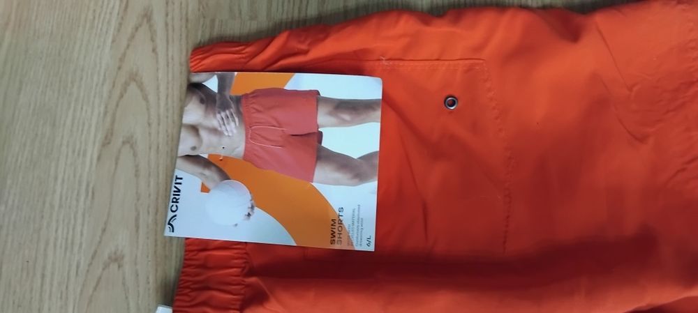 Set 2 sorturi plaja L ,cu etichetă