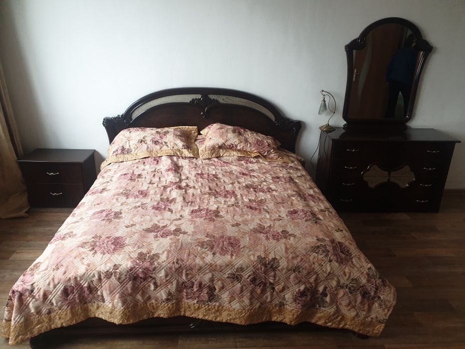 Продам спальный гарнитур