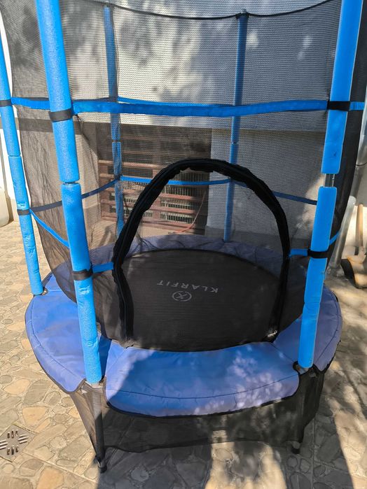 Продавам запазен детски батут