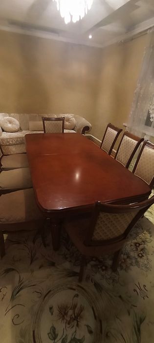Продаю комплект стол,стулья,диван.