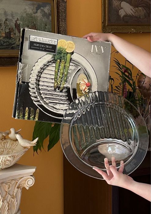 Farfurie eleganta din sticla pentru servit asparagus