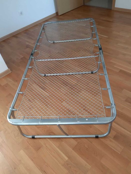 Сгъваем преносим креват