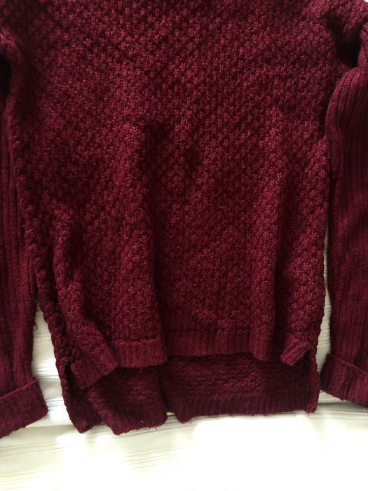 пуловер в цвят бордо