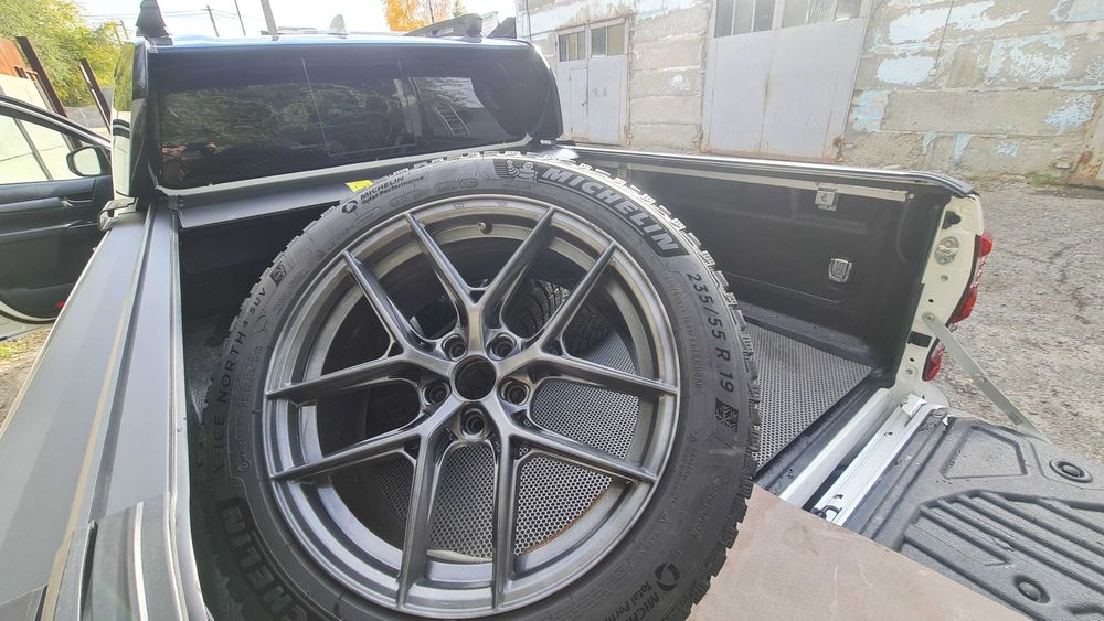 Michelin x-ice north 4. 235 ×55×19
