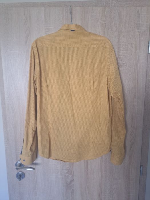 Продавам 2 бр.  мъжки ризи и 1 бр.   мъжки панталон