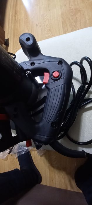 Чисто нов немски ръчен цирколяр  1800 w  с гаранция 2 год.90 лв.