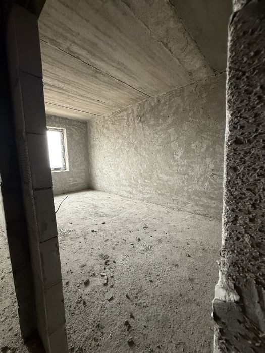 Навоийда квартира сотилади.