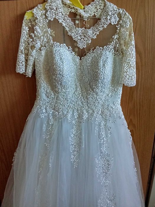 Булчинска рокля с дантела