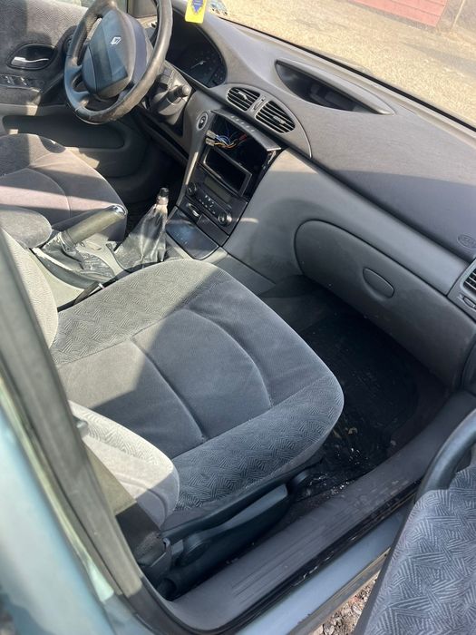 Dezmembrez laguna 2 1.4i 1.6i 1.8i 1.9dci