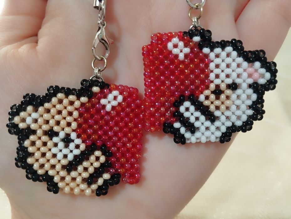 Парные брелки из бисера