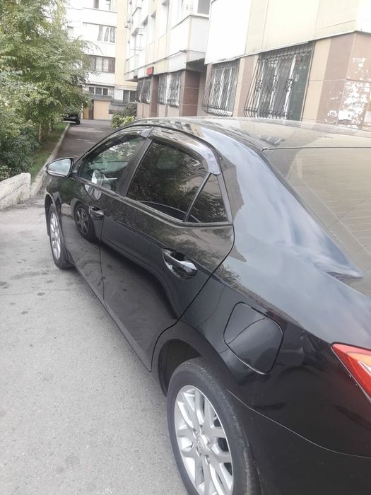 Автомобиль тоиота королла