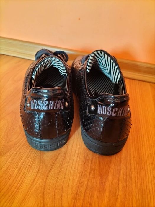 Adidași originali Moschino