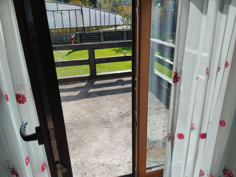 De închiriat pe termen lung: Apartament 2 camere la casă (46 mp) + terasă 20 mp & curte 200 mp | Zona Spital – Bicaz