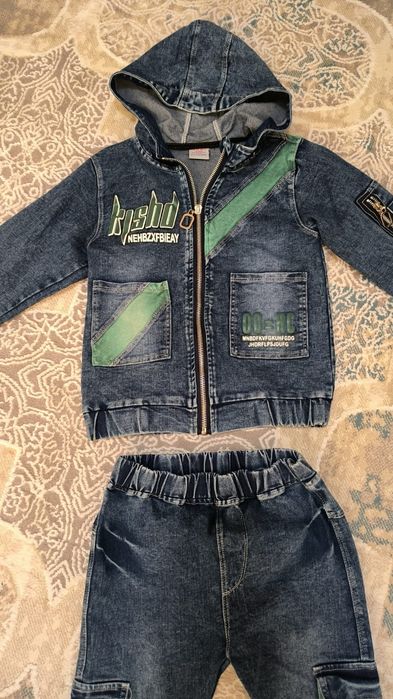 Продам детский джинсовый костюм