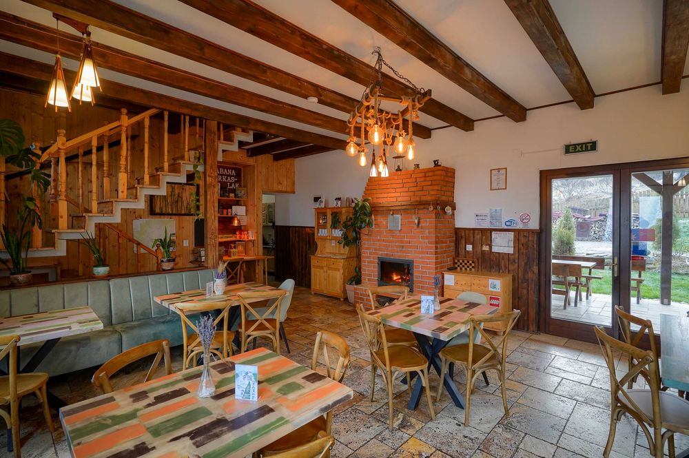 Oportunitate de Investiție – Afacere la Cheie: Cabană și Restaurant în Toplița, între Pârtia de Schi și Ștrandul Banffy