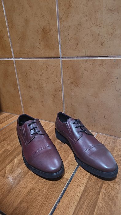Vand pantofi barbati noi