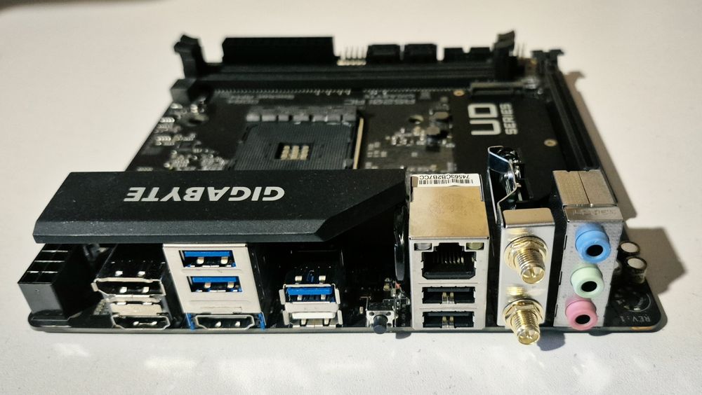 Placa baza gaming GIGABYTE A520I AC AMD A520 AM4 Wifi 5GHz