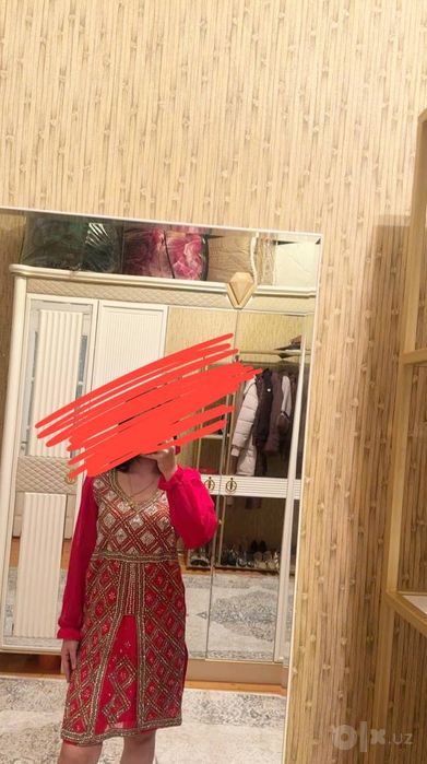Красное платье стильное