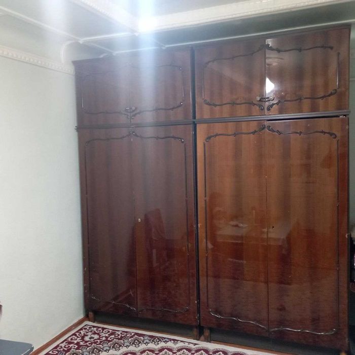 Shkaf srochna sotiladi