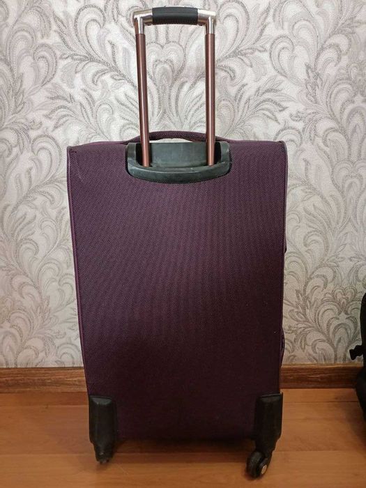 Чемодан дорожный