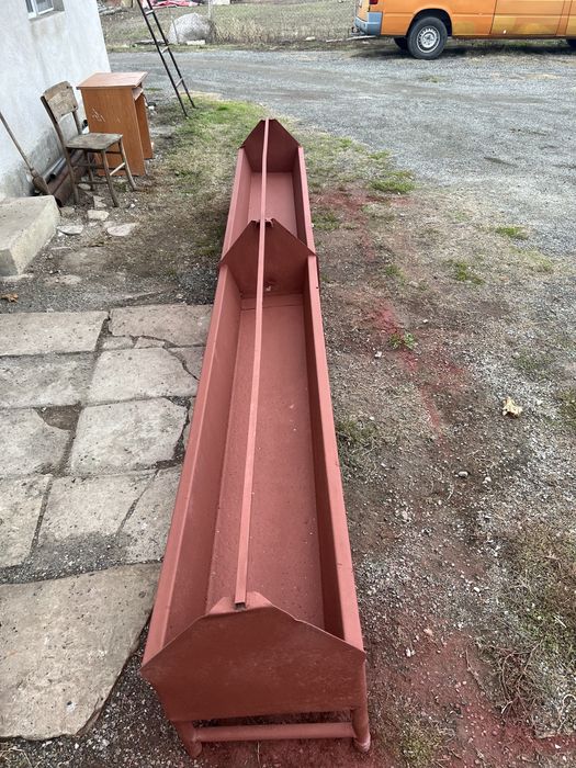 Хранилка/ясла за овце,кози,крави с. Искра • OLX.bg