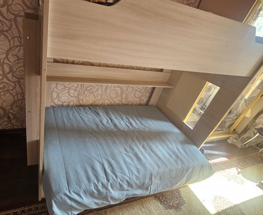 Двухэтажный кровать