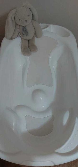 Cadita pentru baie cu masa de infasat