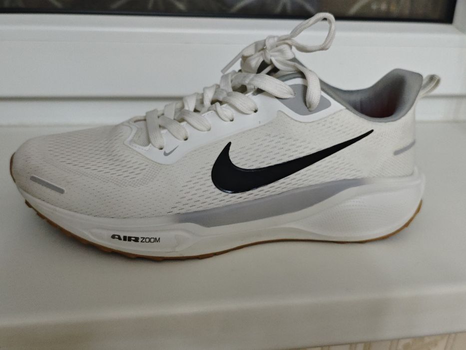 Кроссовка беговой